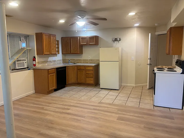 909 Venice St — Photo 9