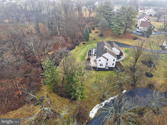 4th image of 1533 Glenmont Ln