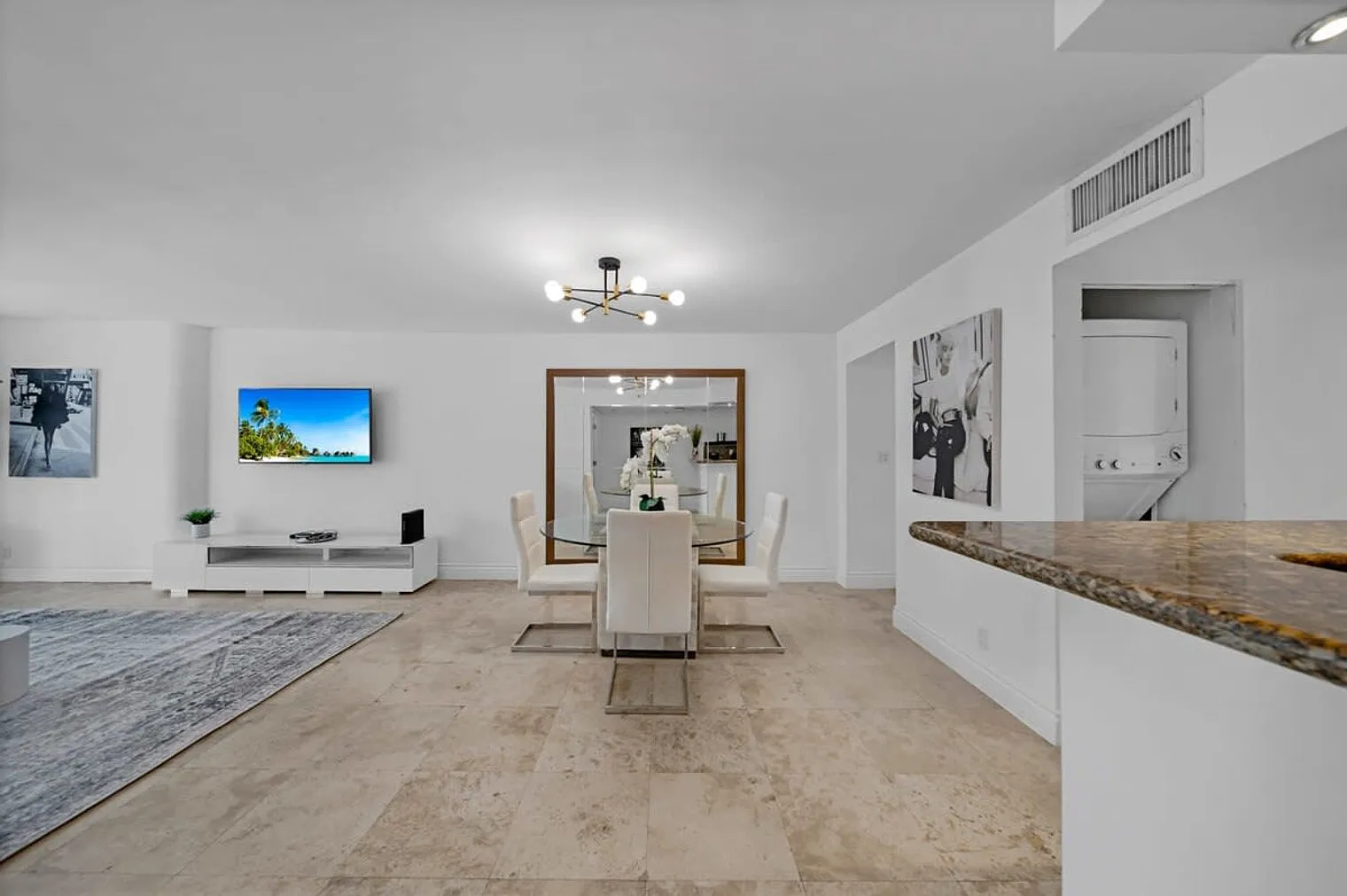 1 bed, 1.0 bath, 1087 sqft, $3,561 — Photo 2