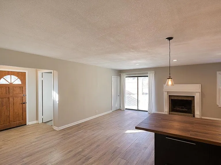 2400 W 45th Ave — Photo 8