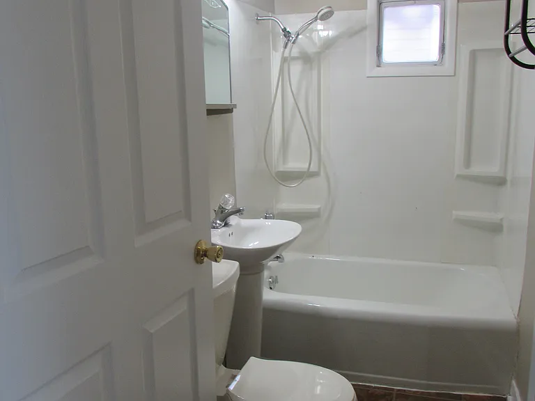 235 W Bluff St #A — Photo 4