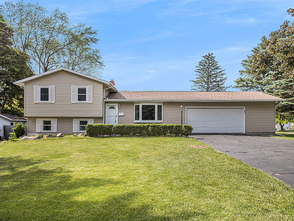 1st image of 702 Cambridge Dr