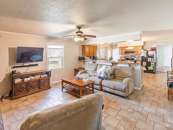 5th image of 135 Old Gregory Ln