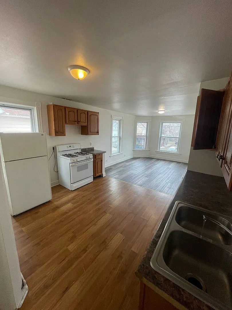 1201 Hagerer St. (4 Unit) — Photo 2