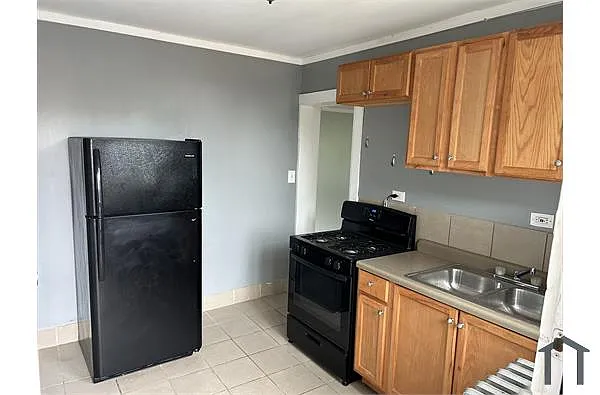 Building Photo - 2239 E 81st St #2