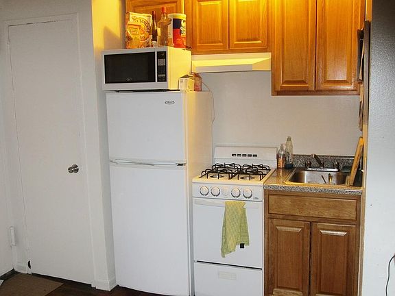 4th image of 206 E 29th St