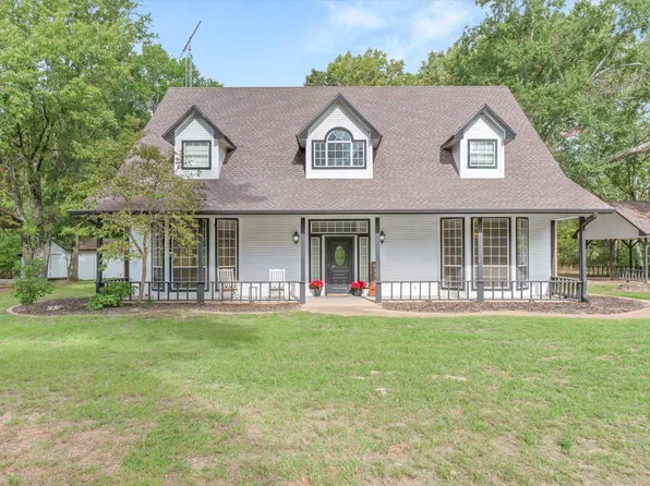 801 N Walnut St, Van, TX 75790