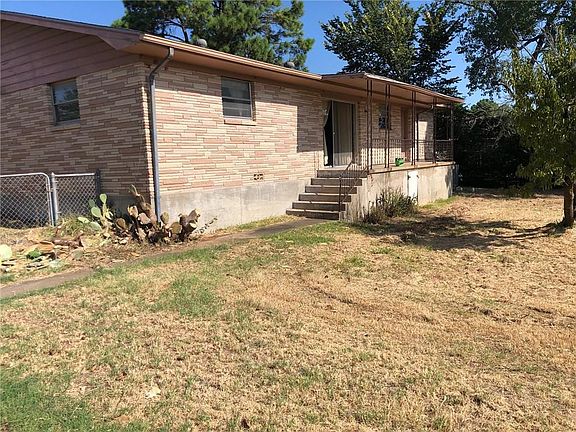 2nd image of 103 Oakwood Dr