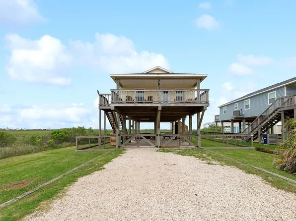 753 Bluewater Dr, Freeport, TX 77541