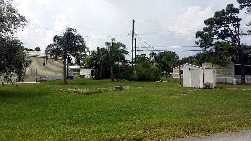 2nd image of 304 Pineapple St