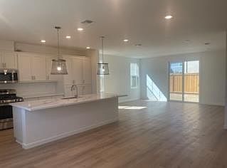5th image of 2475 Lake Club Dr