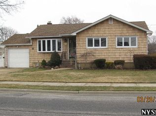 154 N Summit Dr, Massapequa, NY 11758