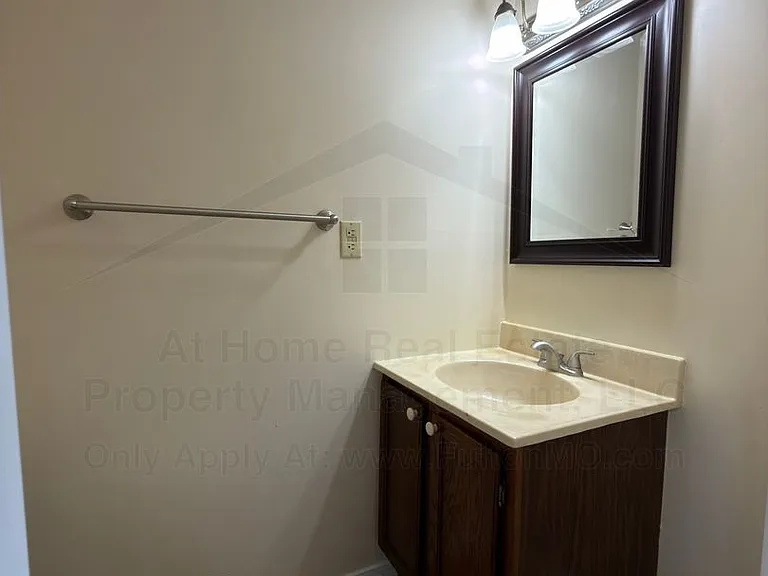 1904 Springdale Ct — Photo 13