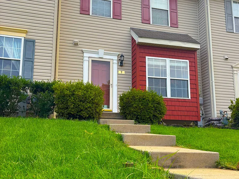 9 Hurst Ct — Photo 2