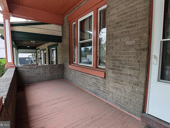 3rd image of 707 N Centre St