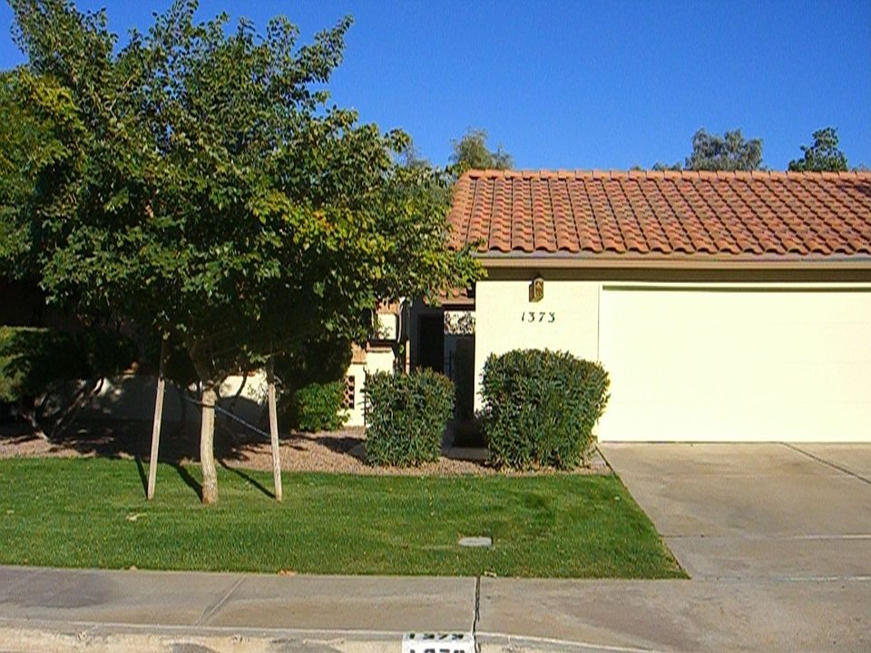 Front view of beautiful patio home (HOA maintains front lawn area)