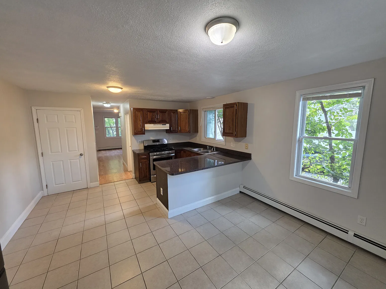  37 Bancroft St 2-Floors 2b/1.5b Updated Spacious Deck! Laundry Petsok — Photo 2
