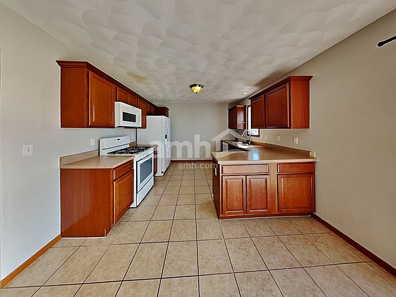 3rd image of 3085 Warwickshire Dr