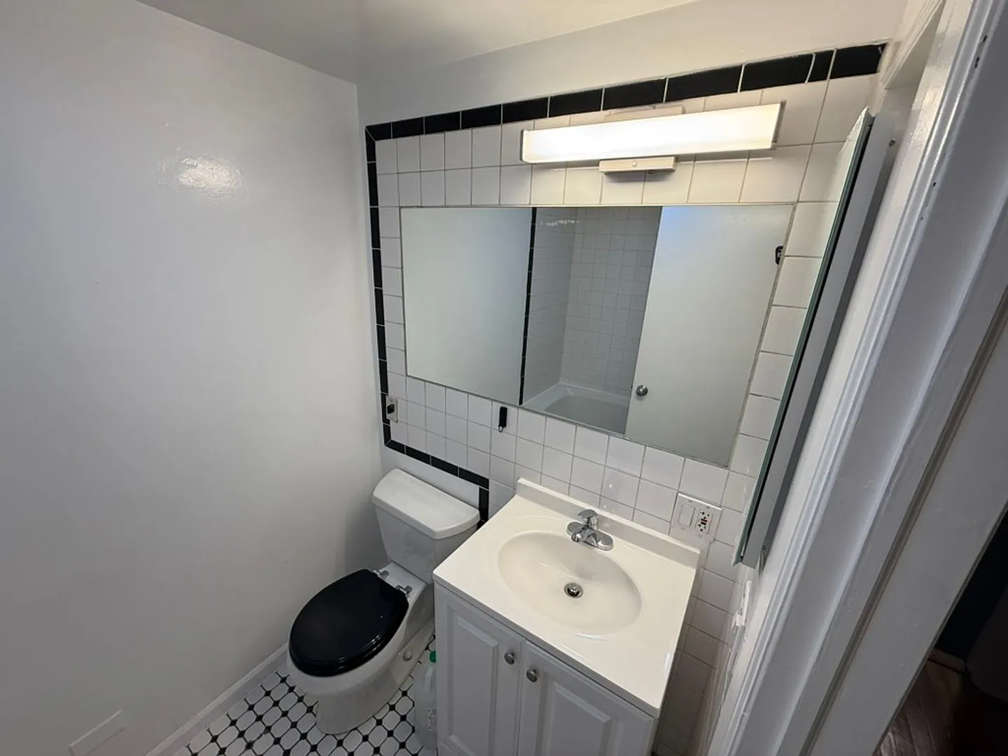 826 W.18th Street — Photo 4