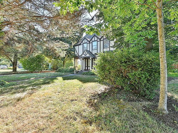 3rd image of 616 S Oakdale Ave