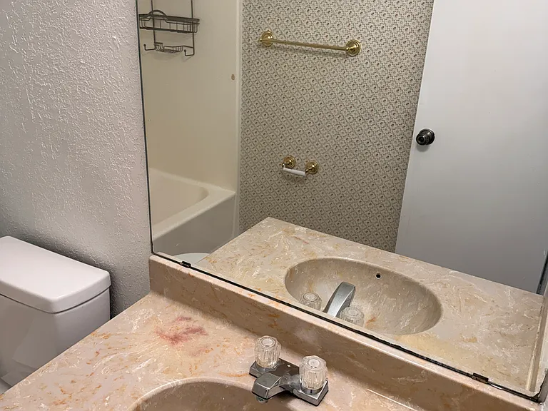 2109 W Walnut St #A — Photo 5