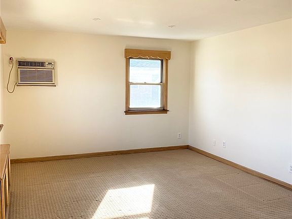 4th image of 82-56 Langdale St