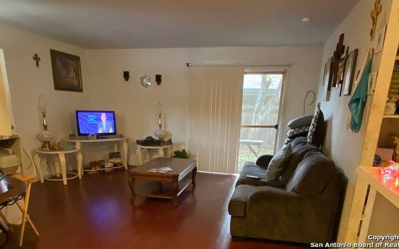 2nd image of 114 Seashell Dr