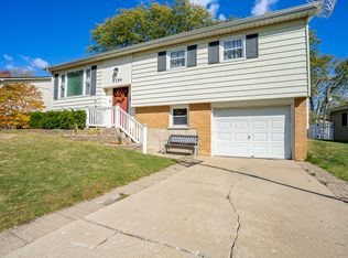 5754 Dover Rd, Oak Forest, IL 60452
