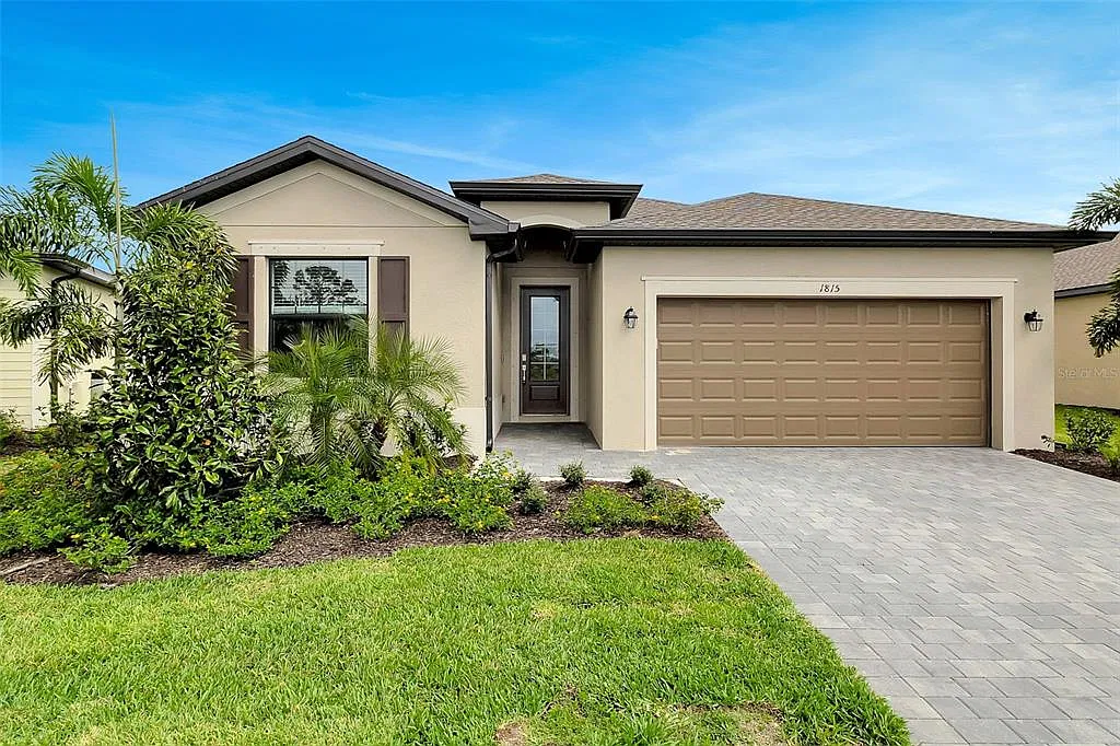 4 bed, 3.0 bath, 2032 sqft, $2,600 — Photo 1