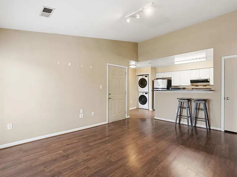 8633 Beekman Pl #33D — Photo 4