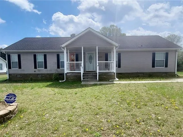5514 Red Cedar Ct, McLeansville, NC 27301