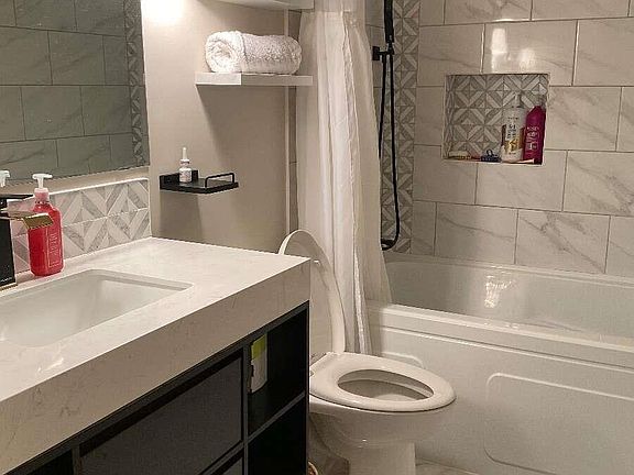 4th image of 74 Greystone Cres