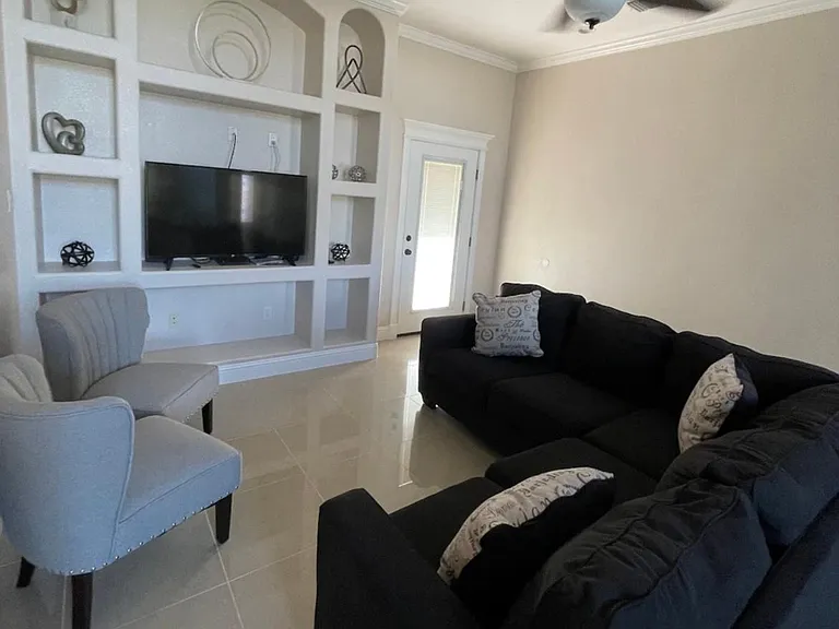 355 Christina Pkwy — Photo 3