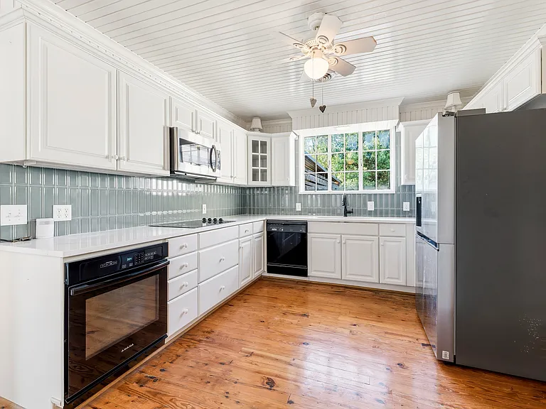 8561 Strathmore Dr — Photo 25