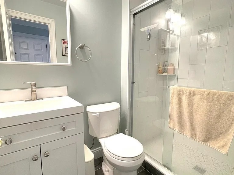 209 Hunyadi Ave — Photo 5