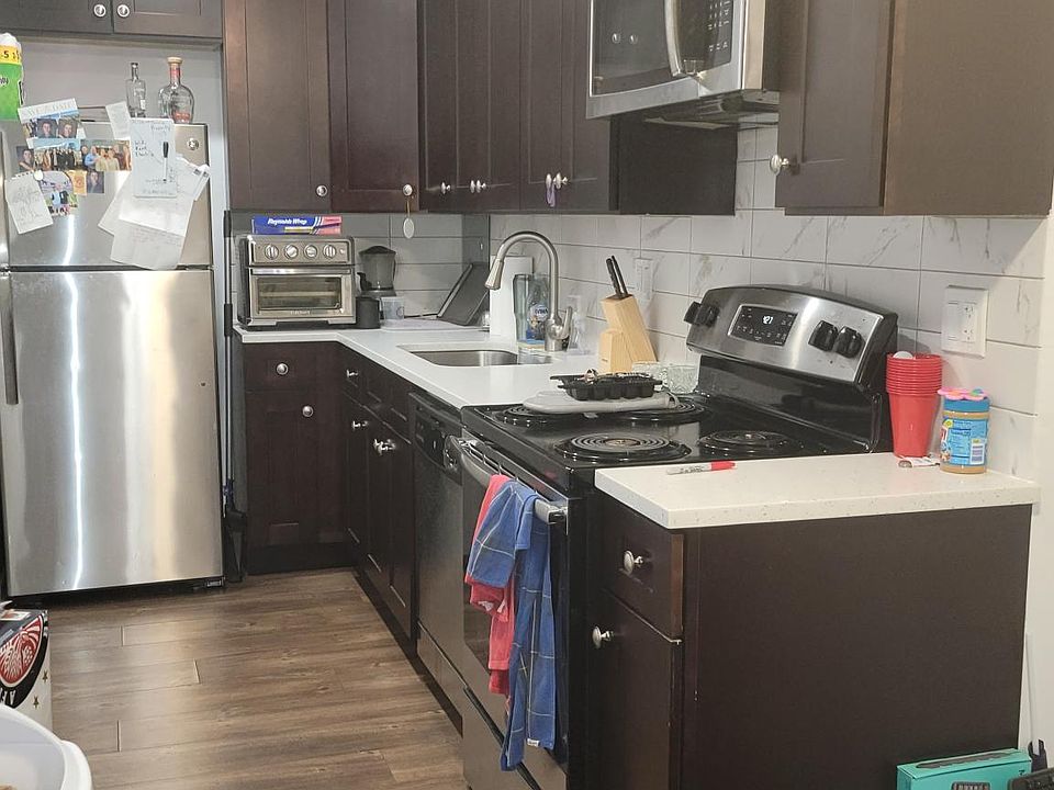 2nd image of 526 W Aldine Ave #212