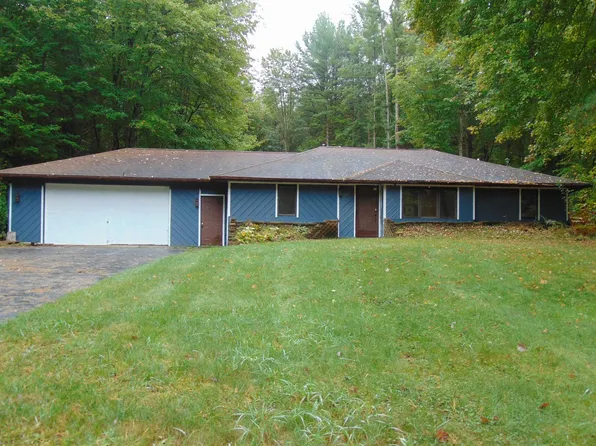1972 N Green Meadow St, Sanford, MI 48657