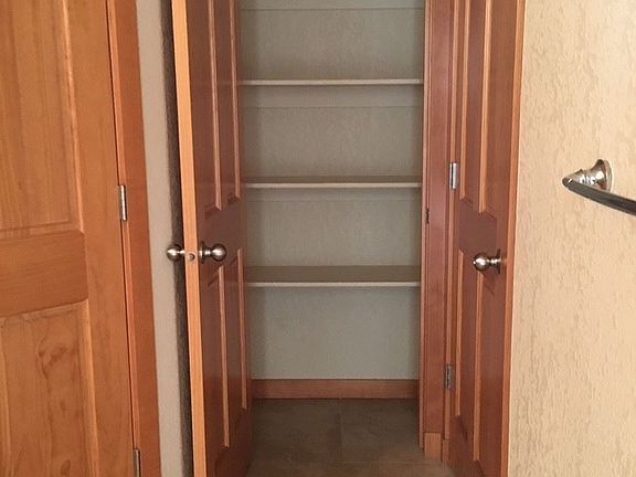 3rd image of 4662 Glenwood Dr