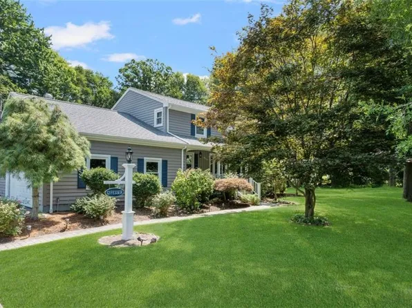 12 Fesser Ave, Bristol, RI 02809