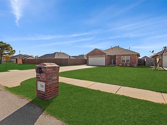 2nd image of 709 S Lyle Rd