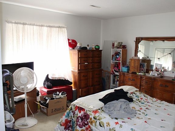 3rd image of 685 Oak St #9-5