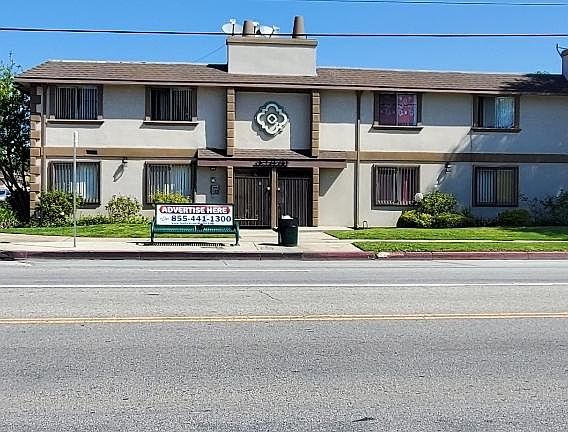 2nd image of 13441 Victory Blvd #15
