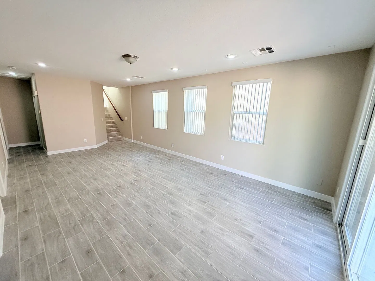 4 Bedroom/2.5 Bath with 2 Family Rooms in the NW — Photo 3