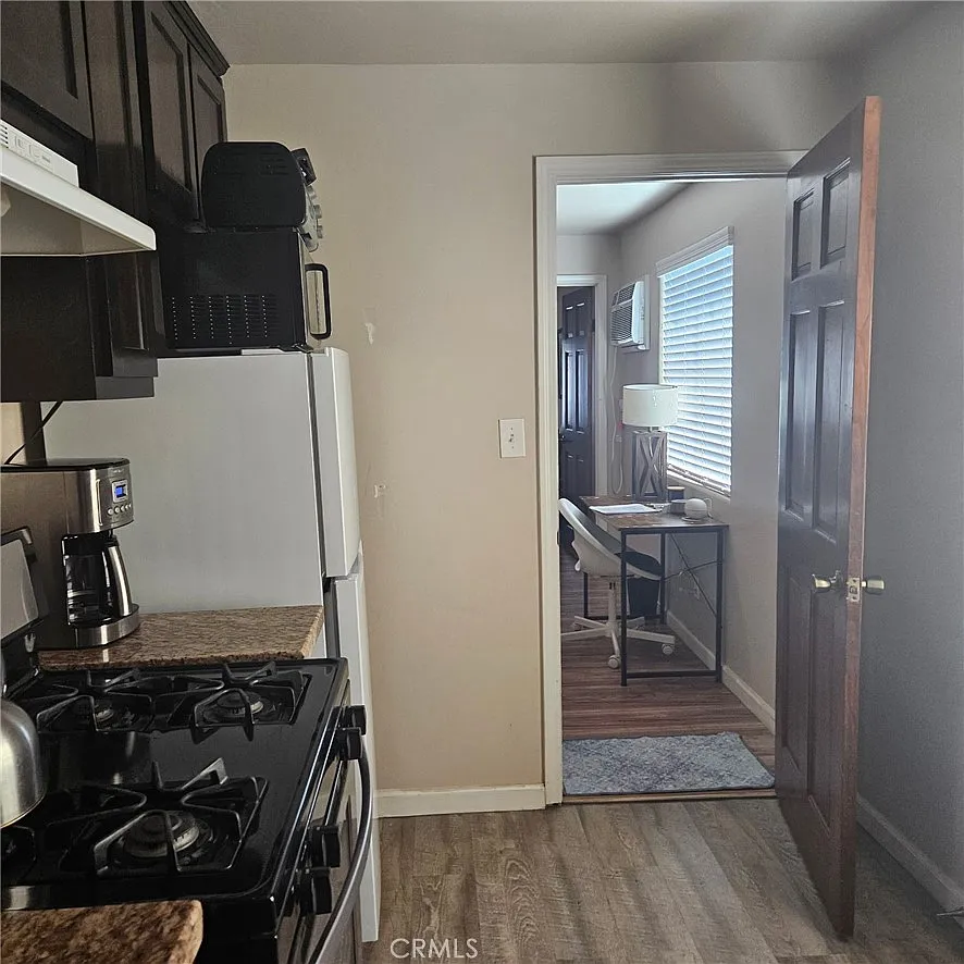 1 bed, 884 sqft, $1,300 — Photo 2