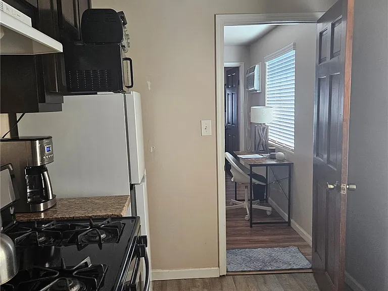 820 Jackson St — Photo 2