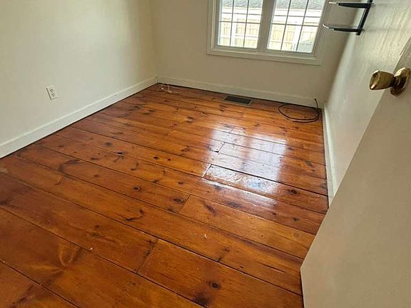 5th image of 12 School St #10