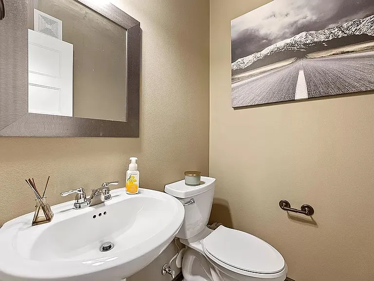 460 Churchill Dr — Photo 4