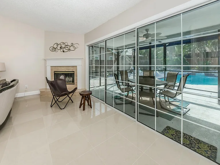 3374 Hyde Park Dr — Photo 6