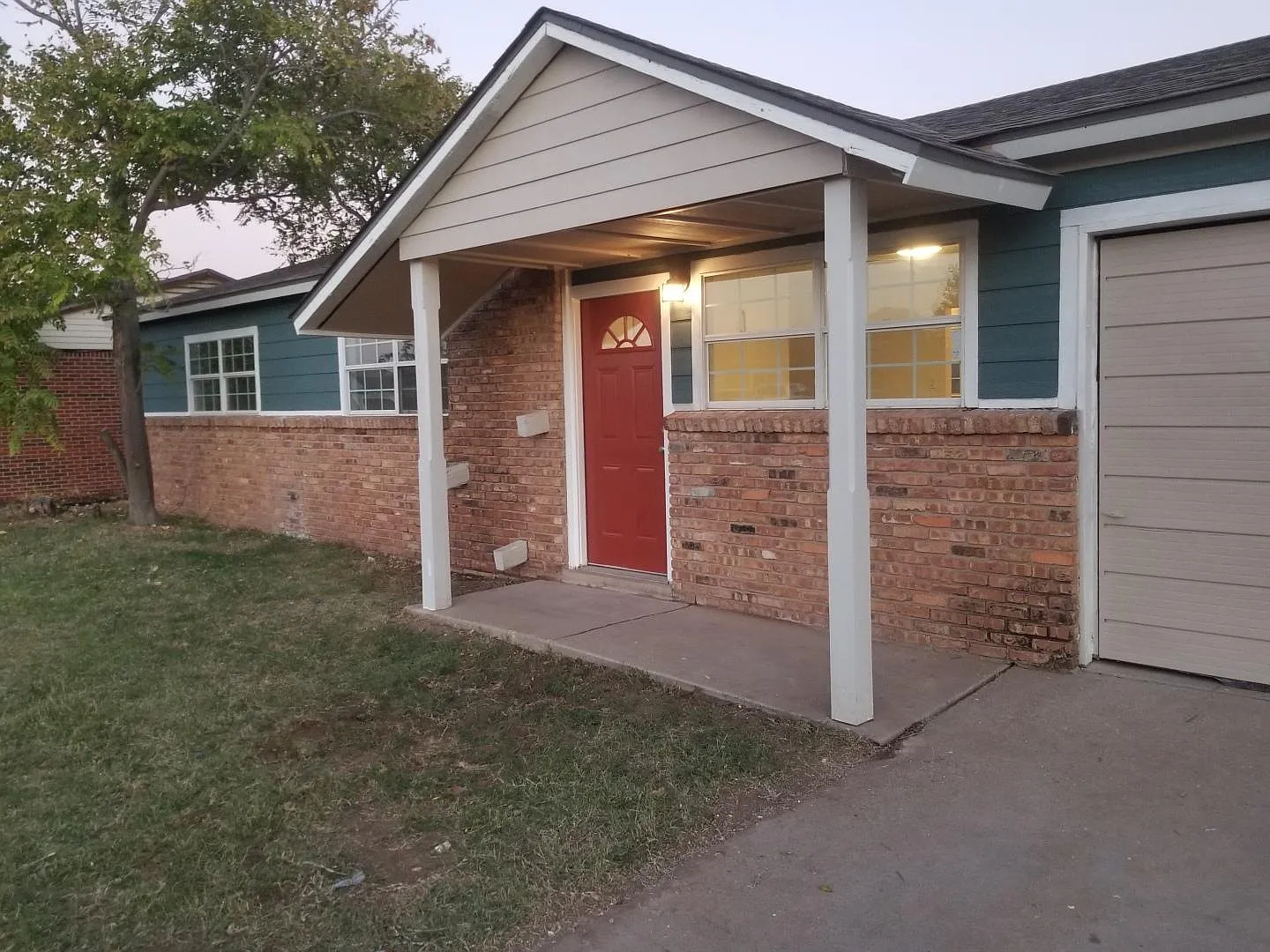 2206 Richmond St — Photo 1