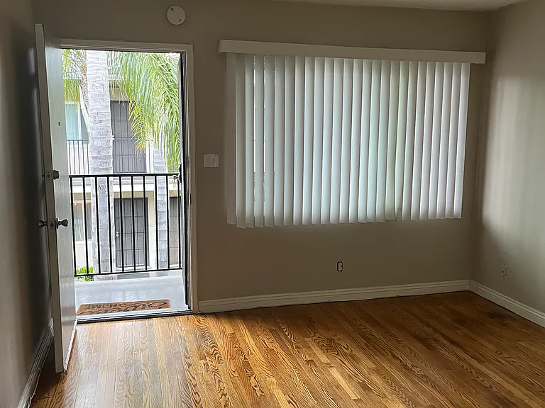 4480 Euclid Ave #K — Photo 8
